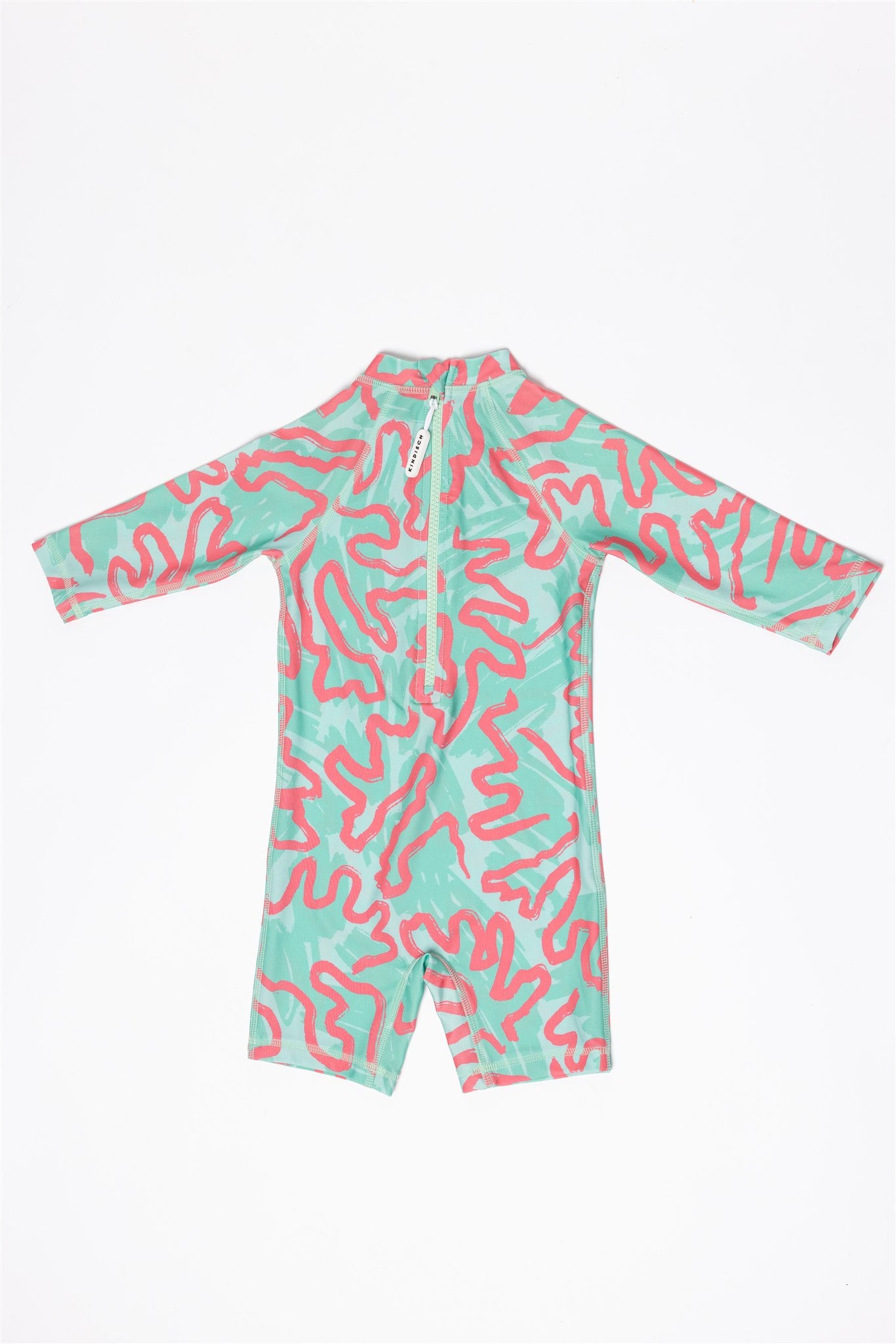 Der Badeanzug - CORAL für Babys von KINDISCH ist aus recyceltem Polyester, grün mit rotem Korallenmuster, weißem Reissverschluss hinten und schnelltrocknend – präsentiert auf weißem Hintergrund.