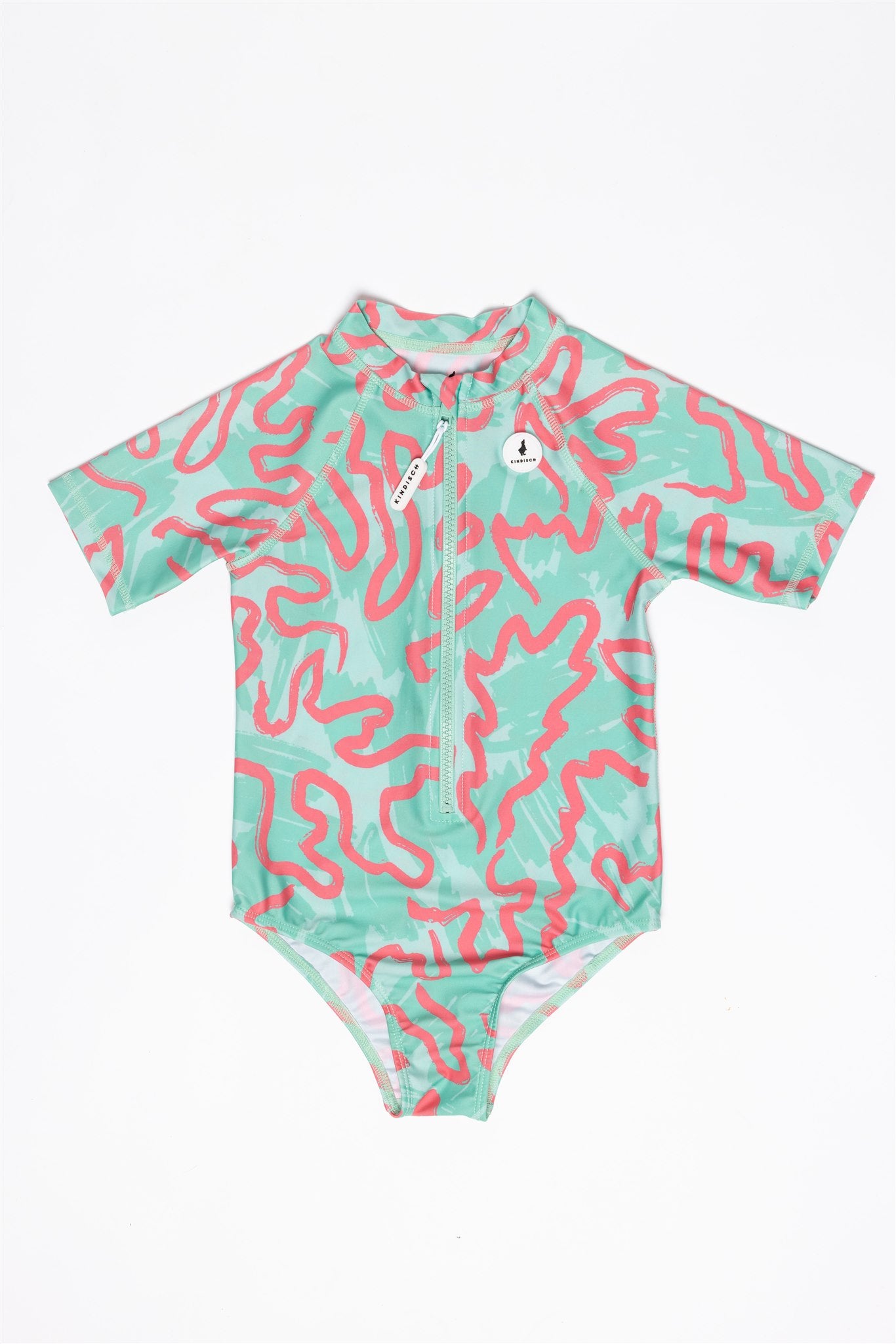 Der Girls Badeanzug kurzarm - CORAL von kindischworld.com aus recyceltem Polyester in aqua grün mit pinken Mustern und Frontreißverschluss, als UV-Badebekleidung flach auf weißem Hintergrund ausgelegt.